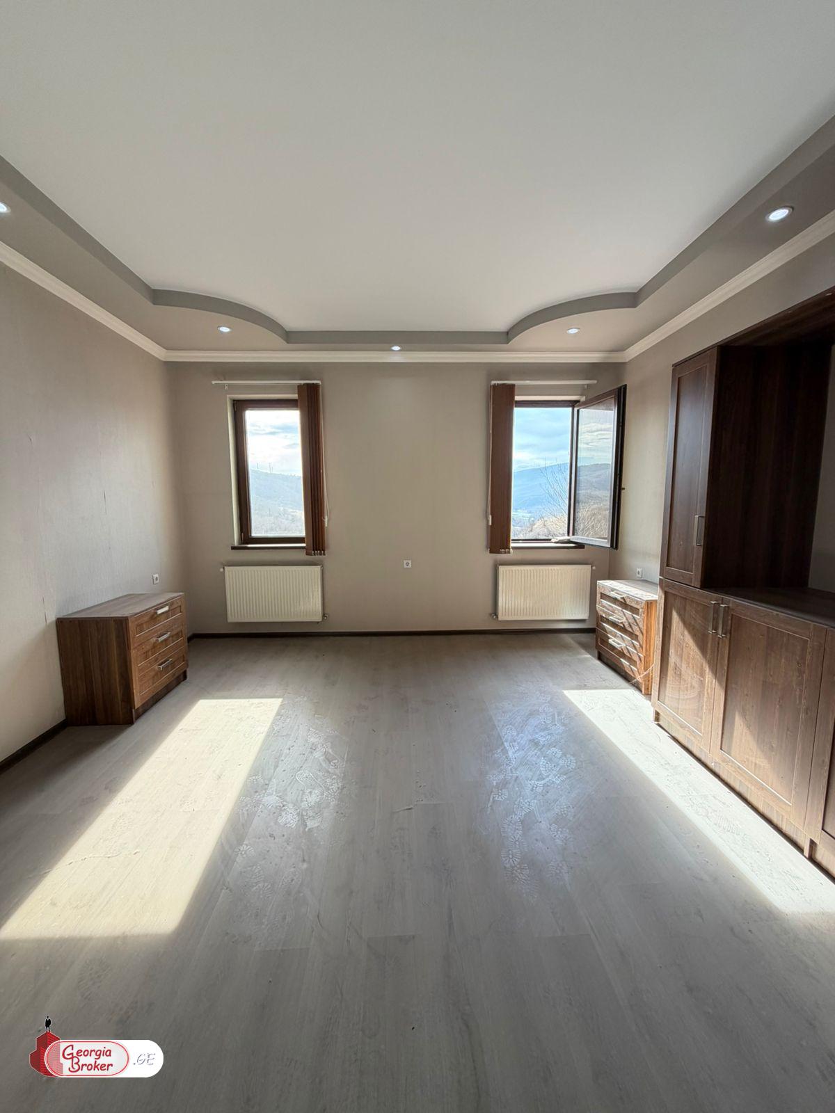 продается дом с новым ремонтом 15-комнат